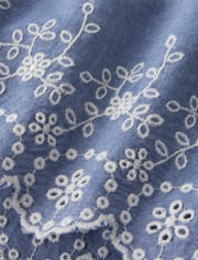 Vestido de niña con volantes y ojales de cambray - Little Essentials