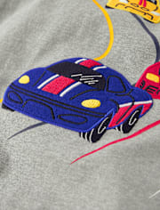Haut raglan brodé à motif de voiture de course pour garçon - Classroom Cutie