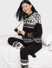 Pijama acogedor con pompones para mujer