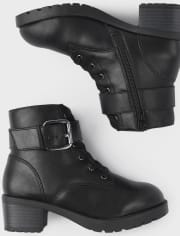 Botas con cordones y hebilla