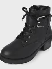 Botas con cordones y hebilla