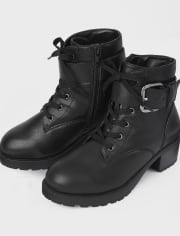 Botas con cordones y hebilla