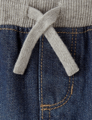Jeans rectos básicos para bebés y niños pequeños