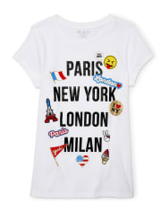 Camiseta con gráfico de emoji con purpurina para niñas 'Paris New York London Milan'