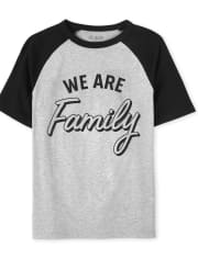 Camiseta unisex con estampado We Are Family para niños