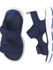 Sandalias con tira doble para niños pequeños