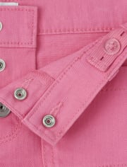 Shorts con bolsillo de parche de sarga con botones en la parte delantera para niñas