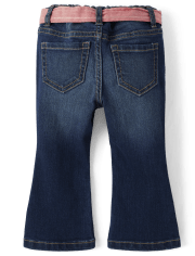 Jeans acampanados con cinturón para niñas pequeñas