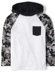 Top con capucha de camuflaje con bloques de color para niños