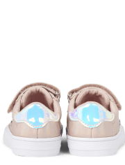 Zapatillas bajas para niñas pequeñas con forma de corazón metalizado