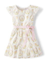 Vestido con volantes y conejita para niñas
