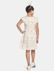 Vestido con volantes y conejita para niñas