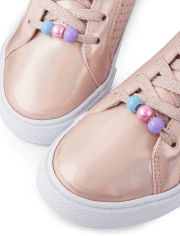 Zapatillas bajas perforadas metalizadas para niñas
