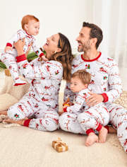 Pijamas de algodón ajustados con trineo de Papá Noel familiar a juego unisex para niños