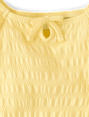 Haut à smocks et trou de serrure pour fille