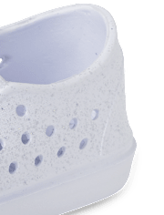 Baskets aquatiques irisées à motif côtier perforé pour petites filles