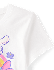 T-shirt graphique Hello Kitty® et ses amis à paillettes arc-en-ciel pour filles