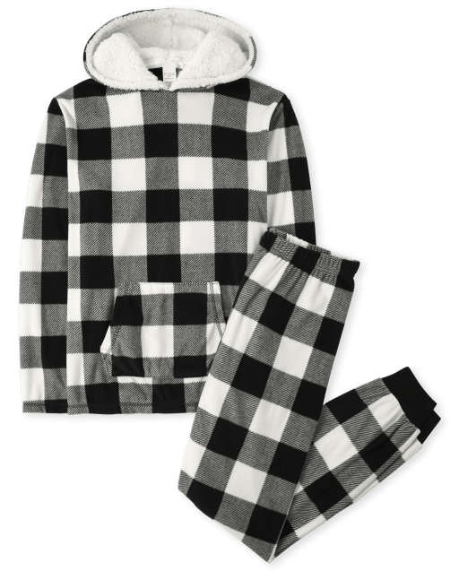 What makes PJ parties even cozier? Fleece! Shop our warm & toasty buffalo  plaid matching styles for fun winter family time. ❤️ ما ‎