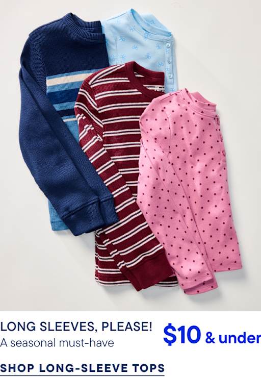 Tres camisas de manga larga en azul marino, burdeos y rosa están superpuestas en primer plano sobre un fondo blanco liso.