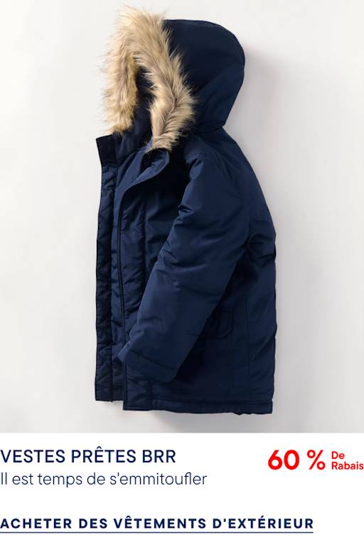 Une veste d'hiver bleu marine à capuche doublée de fausse fourrure se détache sur un fond blanc uni.