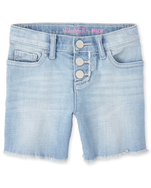 Shorts midi de mezclilla con dobladillo deshilachado
