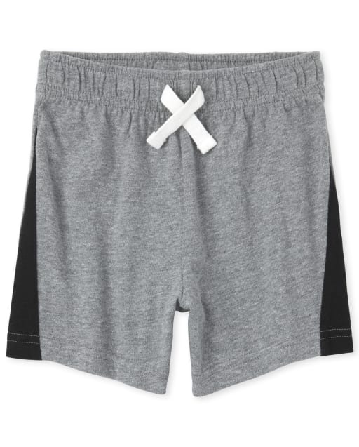 Shorts de baloncesto con rayas laterales Mix And Match para bebés y niños pequeños