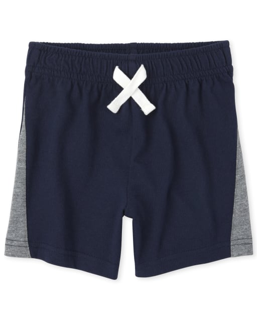 Shorts de baloncesto con rayas laterales Mix And Match para bebés y niños pequeños