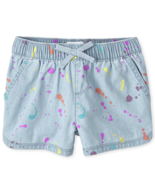 Shorts sin cierres de mezclilla con salpicaduras de pintura para niñas