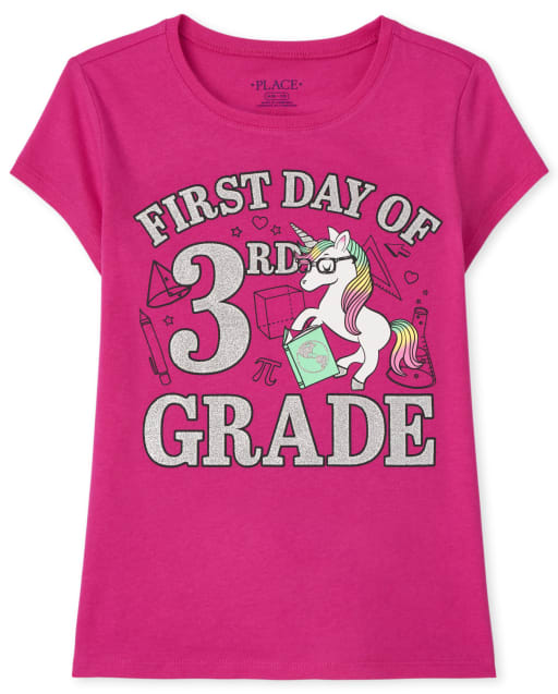 Camiseta gráfica para niñas de tercer grado