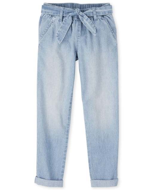 Jeans tipo jogger de mezclilla para niña