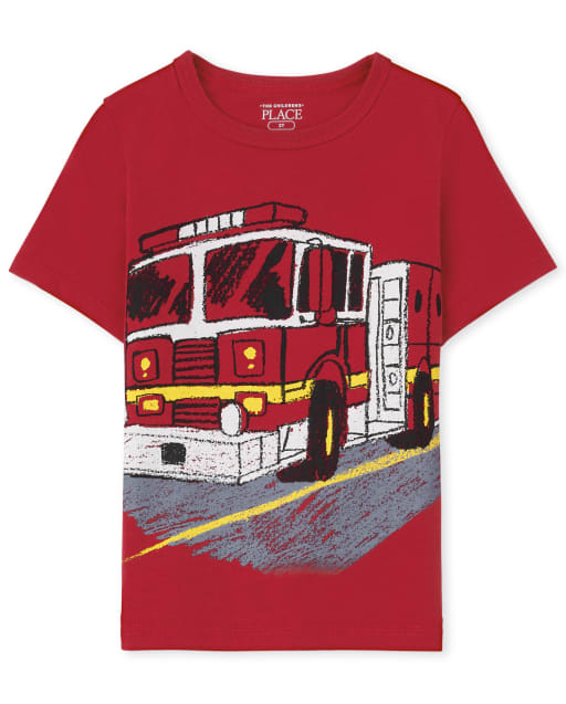 Camiseta gráfica de camión de bomberos de manga corta para niños pequeños