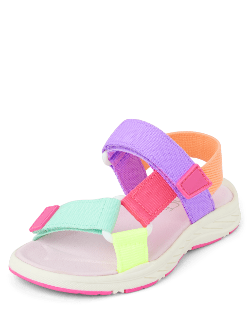 Sandalias tejidas con bloques de color para niñas pequeñas