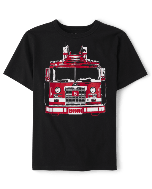 Camiseta con gráfico de camión de bomberos para niños