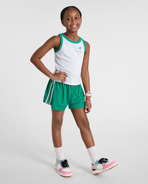 Short de sport pour filles à séchage rapide, doublé en mesh et à rayures latérales.