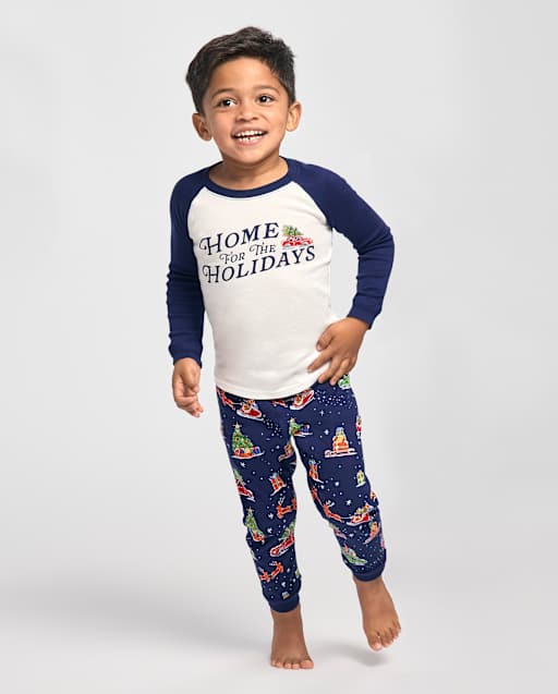 Pyjamas en coton ajustés assortis pour bébés et jeunes enfants, parfaits pour les fêtes de fin d'année.