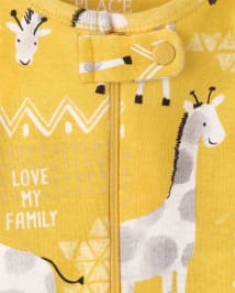 Pijama unisex de una pieza de algodón con ajuste ceñido de jirafa "Love My Family" de manga para bebés y niños pequeños | The Children's Place NORTH STAR