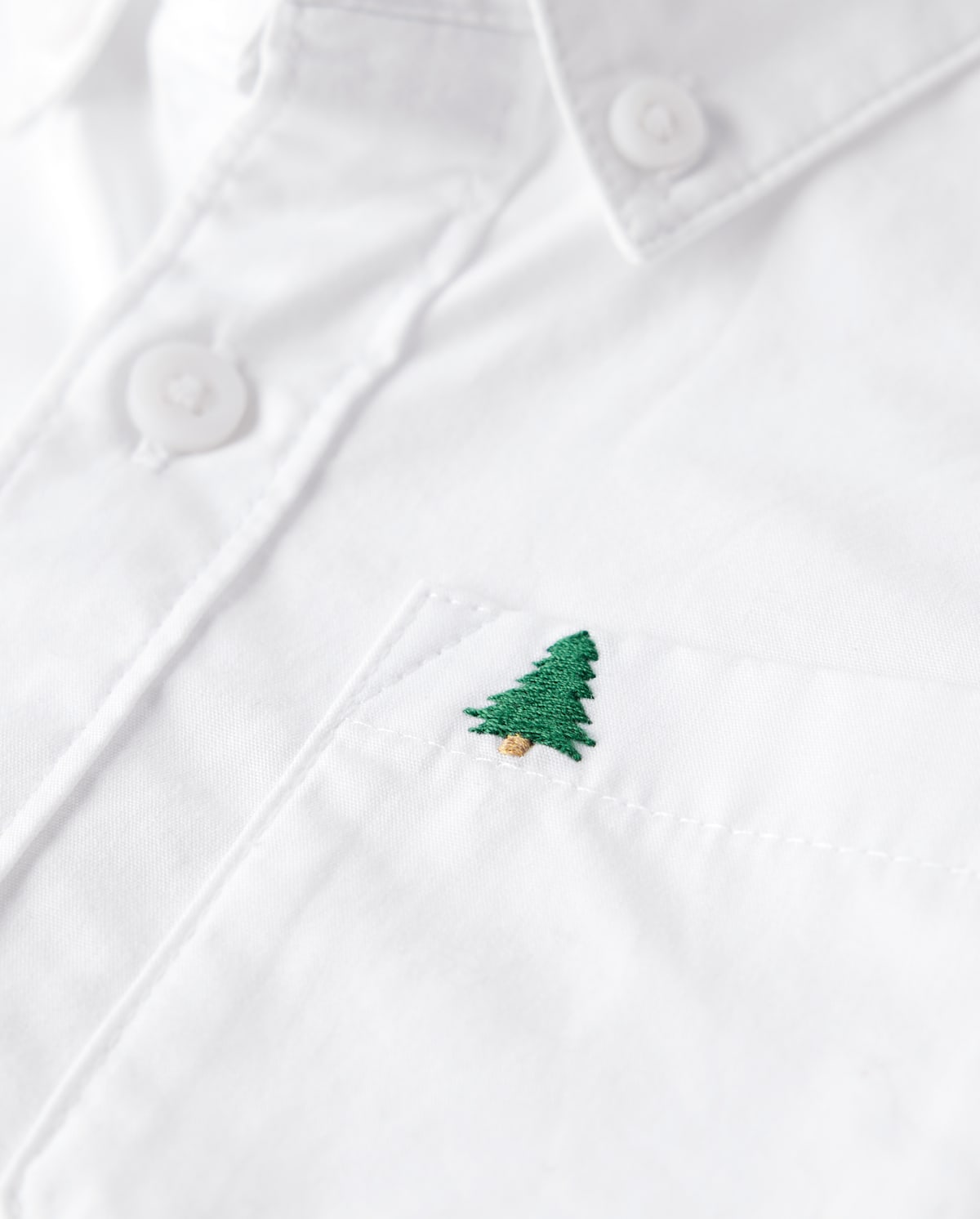 Детские рубашки Gymboree Boys Embroidered Christmas Tree Poplin Button Up Shirt - A Royal Christmas