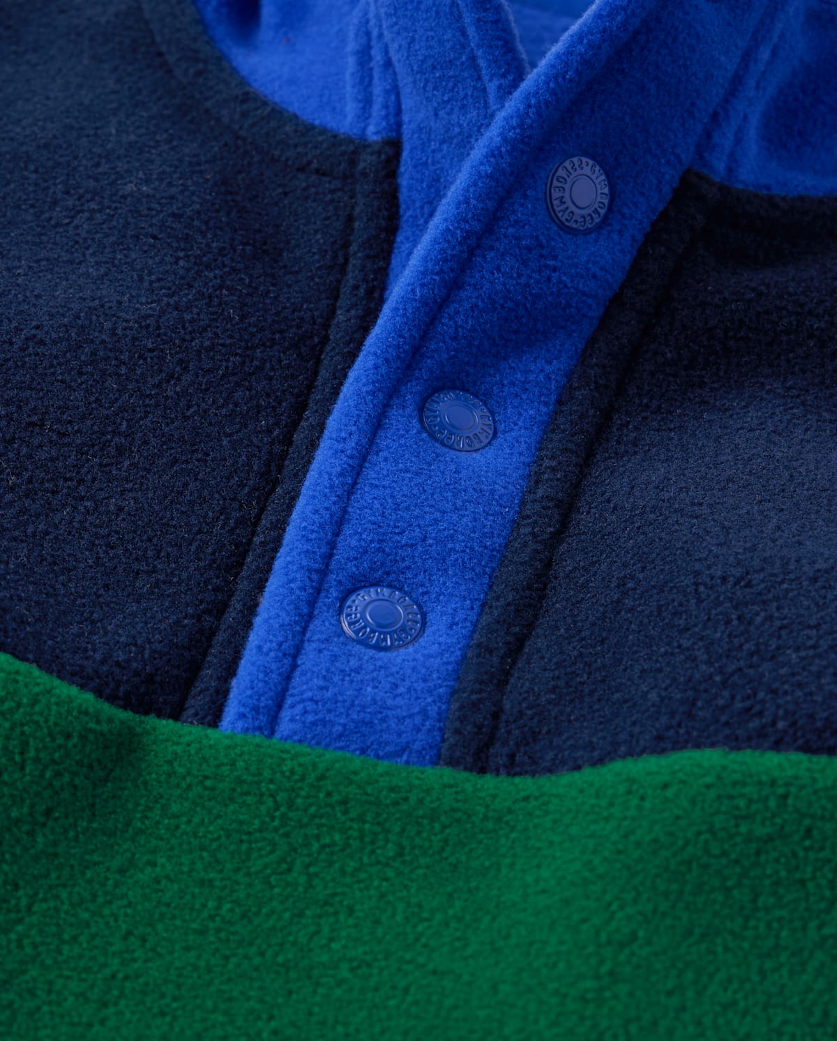 Детские свитеры Gymboree Boys Colorblock Half Button Microfleece Pullover - Little Essentials