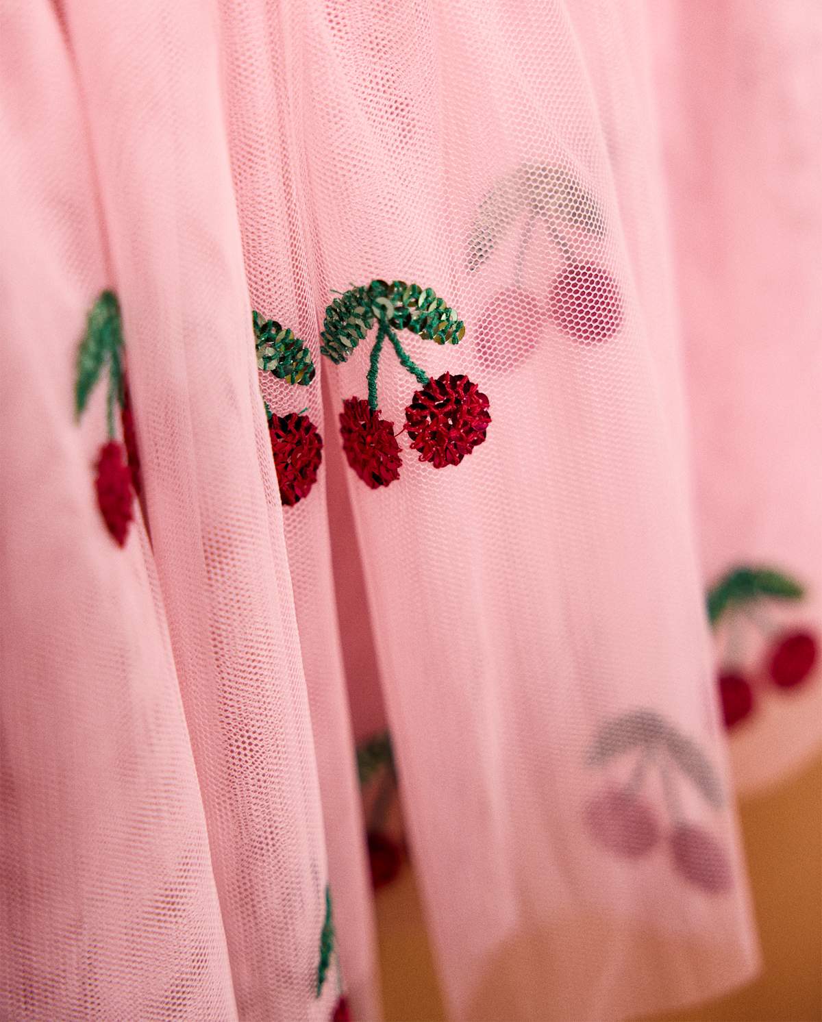 Детские юбки Gymboree Girls Sequin Cherry Tutu Skirt - Mon Cheri — фото 2