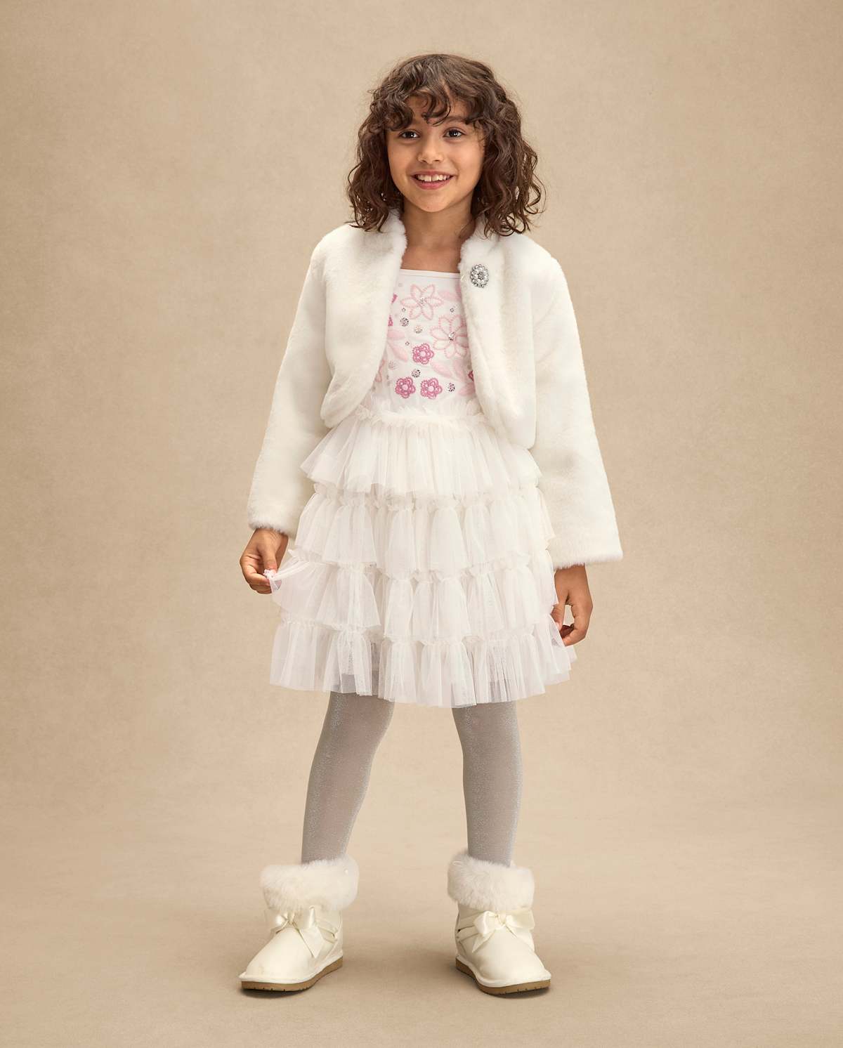 Детские куртки Gymboree Girls Embellished Faux Fur Shrug - On Pointe — фото 2