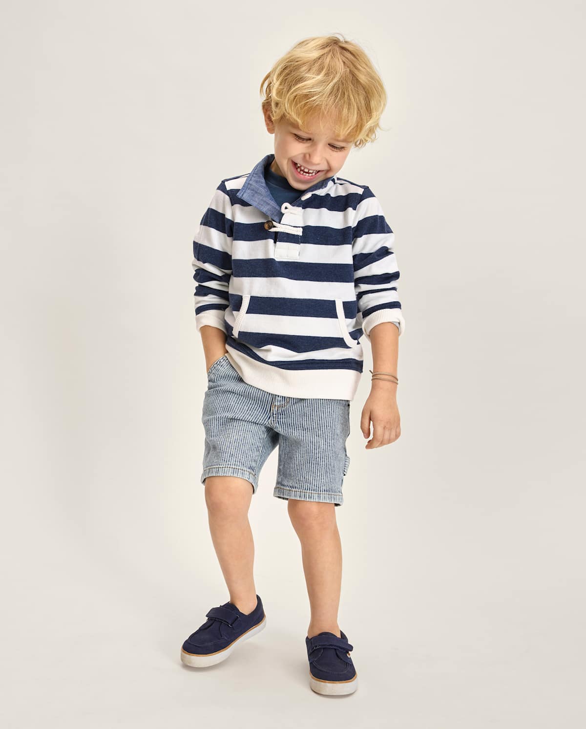 Детские шорты Gymboree Boys Railroad Striped Denim Carpenter Shorts - Driftwood Bay — фото 3