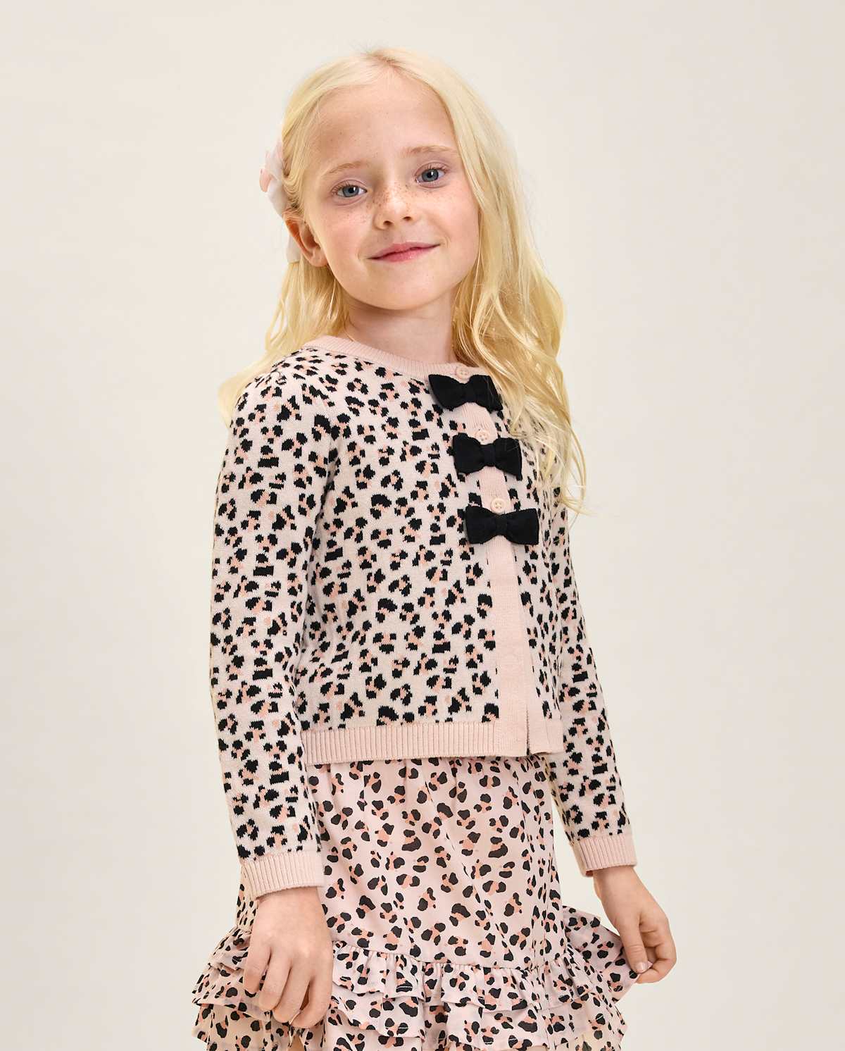 Детские кардиганы Gymboree Girls Leopard Bow Cardigan - Petit Paris — фото 3