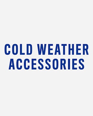 La imagen muestra el texto "ACCESORIOS PARA CLIMA FRÍO" en letras negritas de color azul marino sobre un fondo blanco liso.