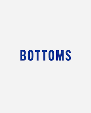 La imagen muestra la palabra "BOTTOMS" en texto azul en negrita sobre un fondo blanco.