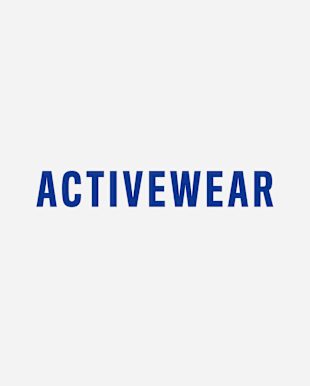 La imagen muestra el texto "ACTIVEWEAR" en letras negritas de color azul marino sobre un fondo blanco liso.