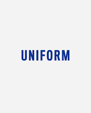 La imagen muestra la palabra "UNIFORME" en texto azul en negrita sobre un fondo blanco.