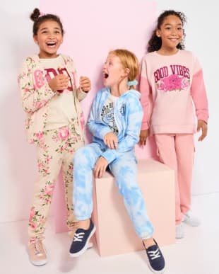 Girls 4-10 Hello Kitty Top & Bottoms Pajama Set