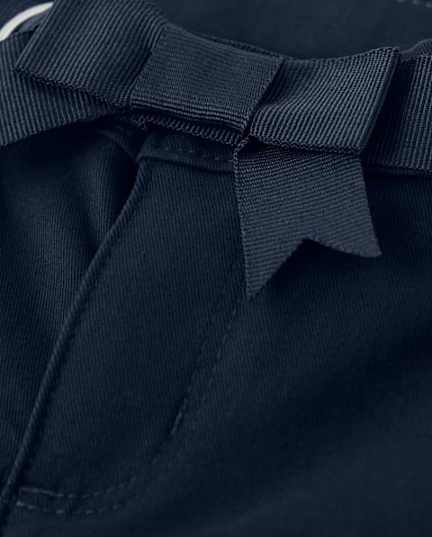 Брюки Gymboree Wrinkle-Resistant Belted Chino - Uniform для девочек, цвет: Синий