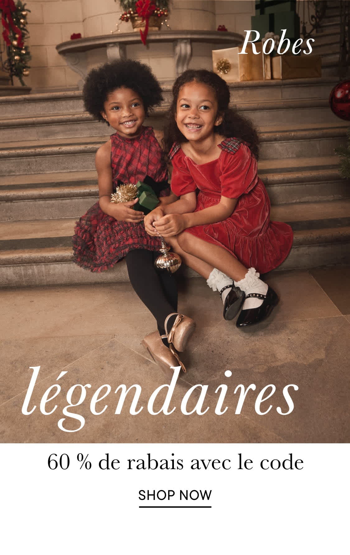 L'image montre deux jeunes femmes portant des robes rouges éclatantes, faisant la promotion de « Robes iconiques » au premier plan avec une réduction de 60 % grâce au code.