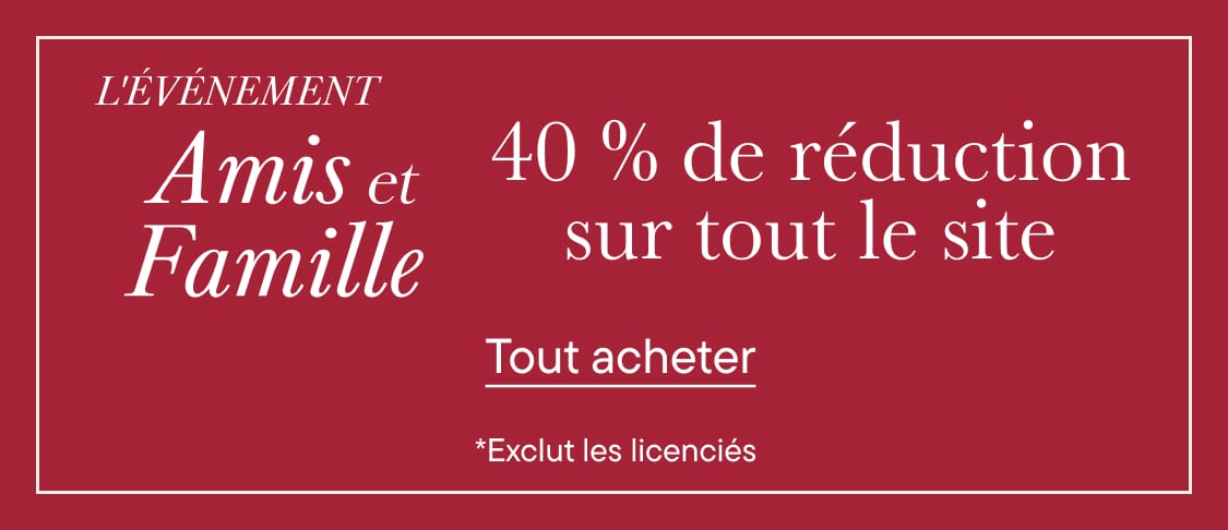 Un texte blanc annonçant un « Événement Amis et Famille » avec une « Réduction de 40 % sur tout le site » se détache sur un fond rouge foncé uni.